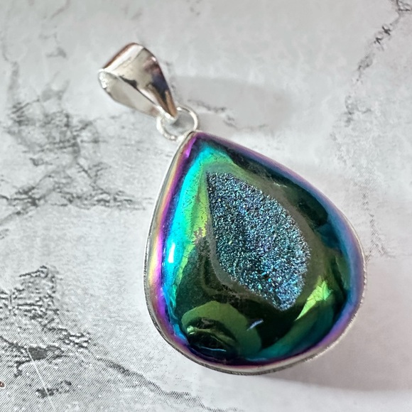 Pendant iridescent rainbow hematite Gemstones Stones Silver Tone 3331 - Picture 1 of 11